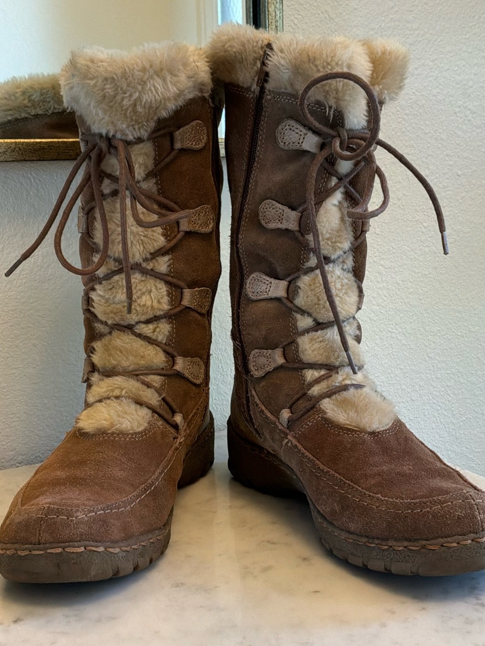Women's Baretraps Suede Lace-Up Fur Trim Winter Boots Size8